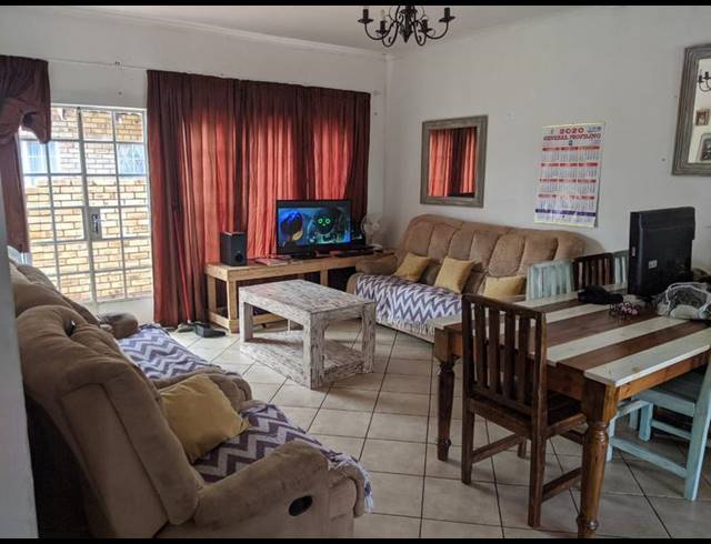 2 BEDROOM TOWNHOUSE FOR SALE IN ROBIN PARK